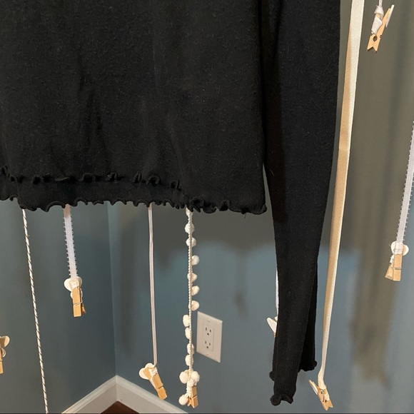 Lou & Grey Softserve Slub Ruffle Cropped Top in Black - Picture 2 of 7